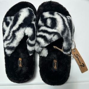 Seven7 Black and White Fuzzy Slippers